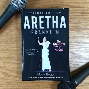 Aretha Franklin:Tribute Edition softcover Bio